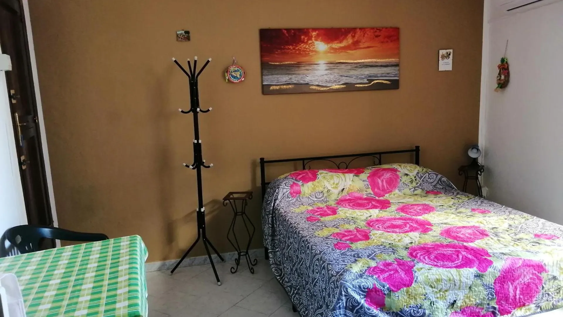 Room Holiday 